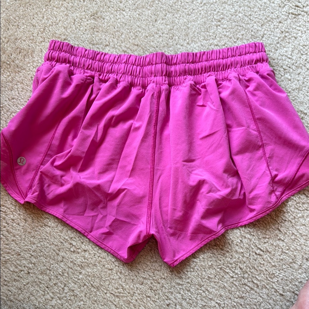 Lululemon Sonic Pink (I’m pretty sure) Hotty Hot Low-Rise Short 2.5” - Picture 3 of 4